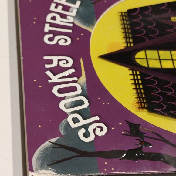 spooky fun children's board book titled "Spooky Street" Roger Priddy 2017 - Picture 2 of 10